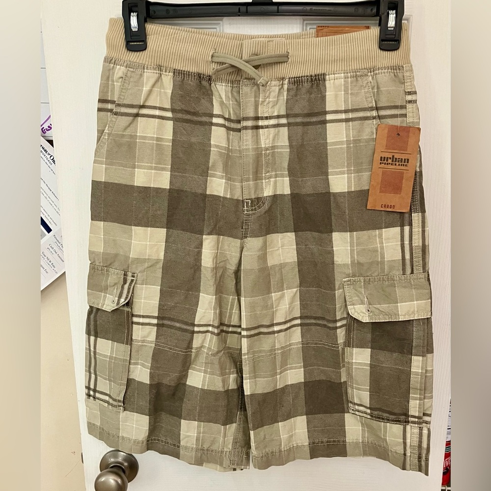NWT Urban Pipeline Shorts Mens XL Adjustable Waist Cargo Tan Plaid Hits At Knee